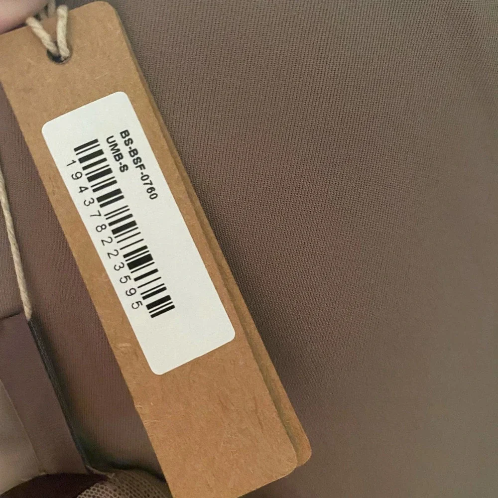 SKIMS ALL IN ONE MOCK NECK SLEEVELESS ONESIE UMBER NWT - Picture 7 of 9